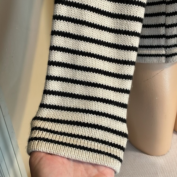 Carve designs women’s medium sweater cream black stripe knit long sleeve soft - Picture 3 of 9